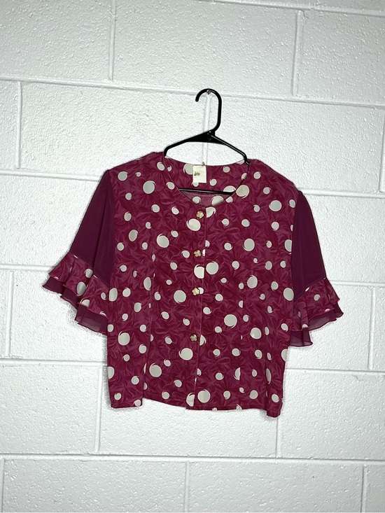 Tops - < Vintage Retro Cropped Polka Dot Button Up Top With Flutter Sleeves >